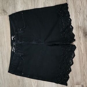 SEVEN7 Weekend Shorts w/Lace Trim